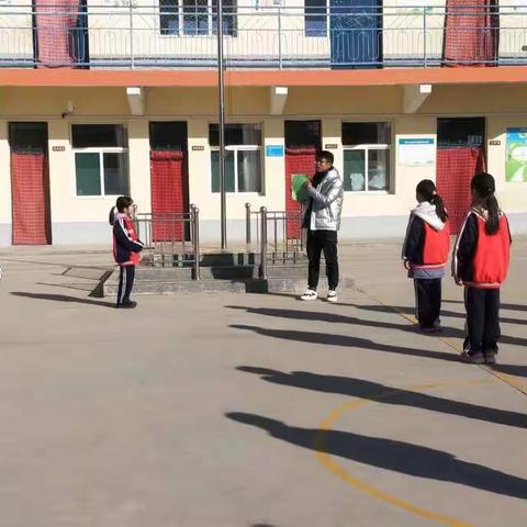 南陈联校西堡头小学道路交通安全文明出行教育纪实