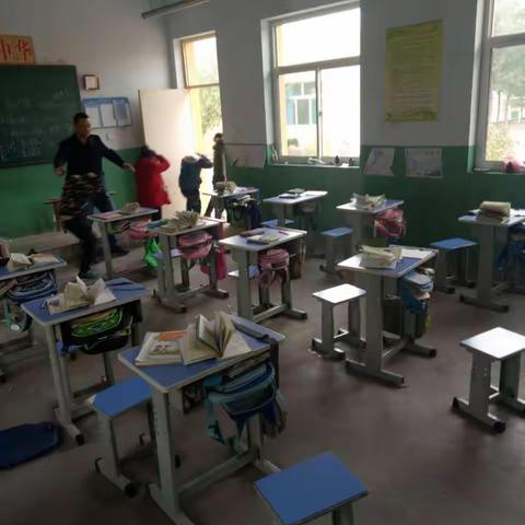 伯延镇龙泉小学举行地震应急演练