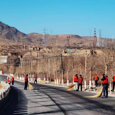 【相约冬奥—扛红旗、当先锋】下花园区地方道路管理站开展县道路域环境整治活动