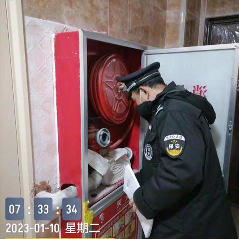 用我们热心的工作、贴心的服务、精心的管理、细心的养护、来营造物业与业主的双赢