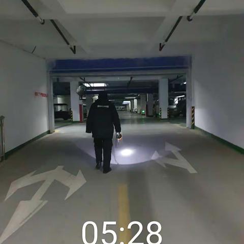 寒冬天了，站在寒风中，在自己的岗位上，你们辛苦了！