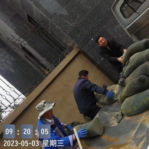 物业服务人员这样一个平凡的岗位，但他们的工作给社会和人民带来稳定、和谐、健康和幸福，值得我们尊敬。