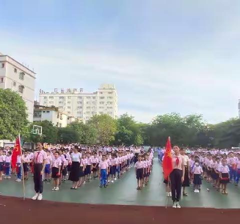 喜迎二十大  童心向未来——澄迈县第二小学一年级新生入队仪式