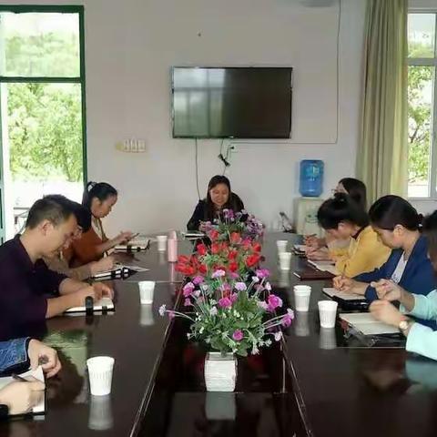 丁秀英名师工作室召开第三次工作会议简讯