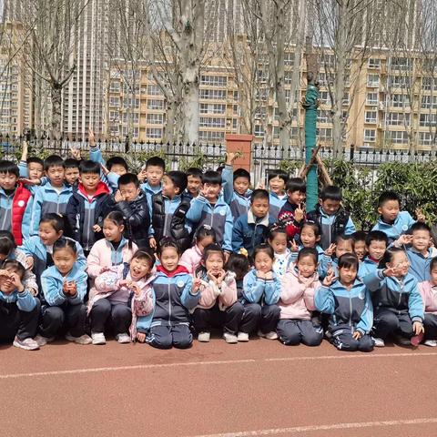 春暖花开日，正逢年少时               齐鲁园小学2022级3班