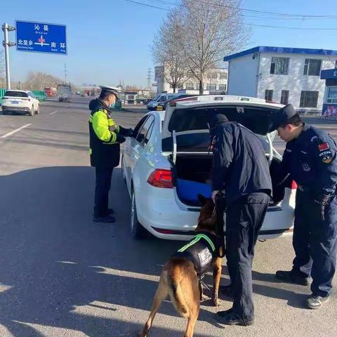 上党区警犬训练基地圆满完成“两会”安保任务