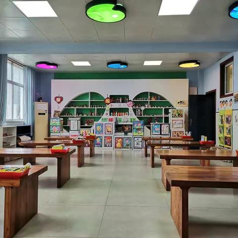 辛勤育童心，妙手绘丹青