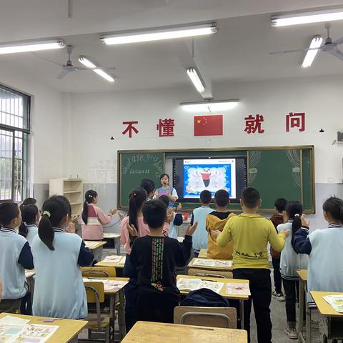 课堂展风采，教研促成长——紫霄镇中心小学教研活动