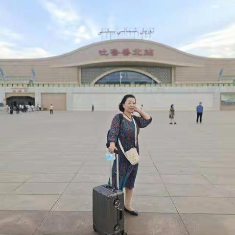 结束了喀什的旅游，我们乘车回到吐鲁番参加一日游。