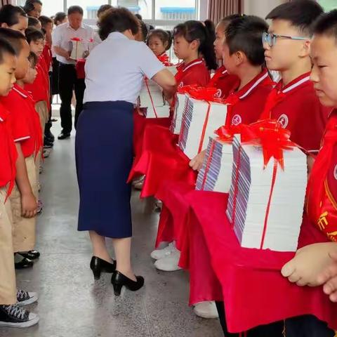 喜迎二十大，读书向未来——金城江区长老乡中心小学教育集团共建书香校园