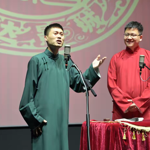 疫情过后，来到半趣斋剧场看搞笑的相声表演（万达影城店）