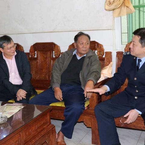 春节慰问 情暖人心 --省局督导组一行深入万宁慰问干部职工