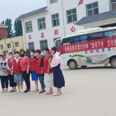 送书下乡     文化扶贫