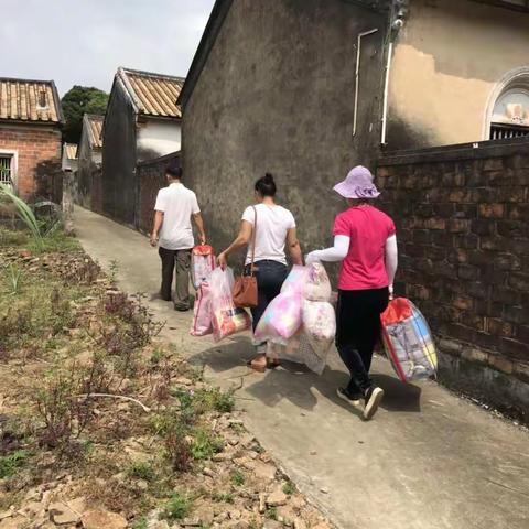 在台风“山竹”来临之前，我们为贫困户送去温暖！