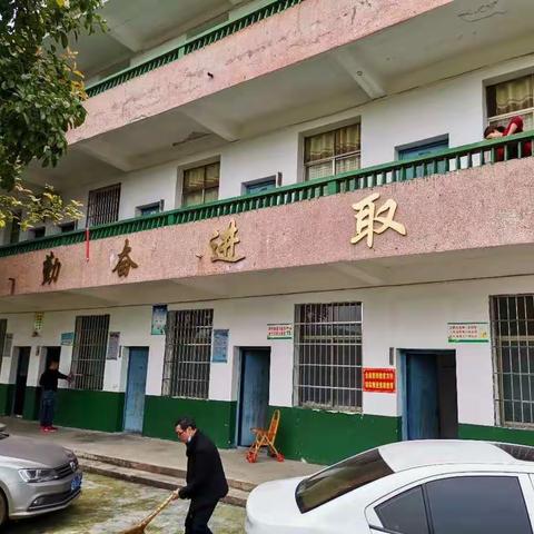 清扫校园，筑牢卫生防疫第一关——岘山镇檀山中学全体教职工开展校园清洁活动！