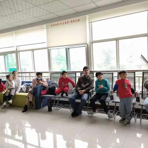 传递体育文化、提升社区活力--宝华街街道三角线社区举办社区亲子运动会