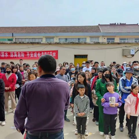 明天的太阳    共同托起—麦坡小学家长会