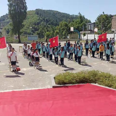 唱红色经典 争做好少年——黄桂教学点举行2022年庆祝少先队建队日表彰先进暨唱红歌比赛活动