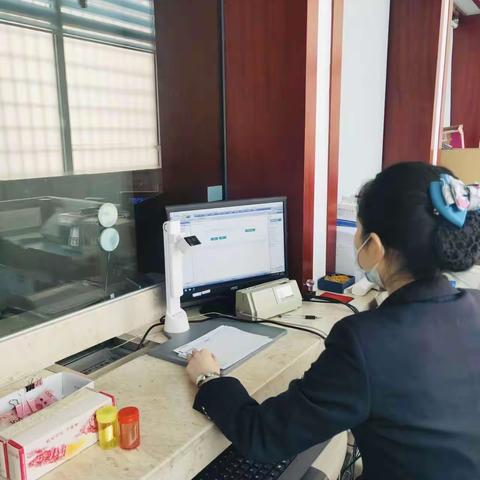 农行平度支行营业室黄山-峨眉山乐山大佛纪念币兑换火热进行中