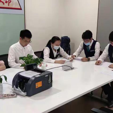 渤海银行硚口支行开展“防范养老诈骗，安享幸福晚年”的活动