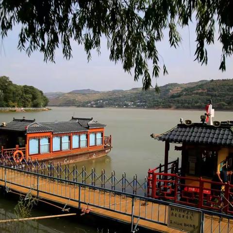 秋日秦皇湖，风景这边独好