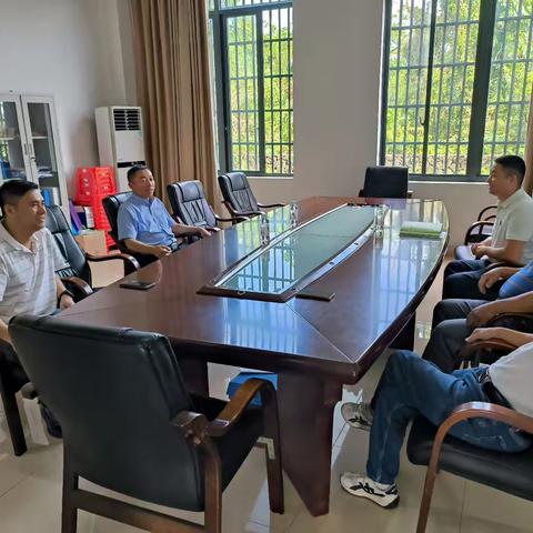 暖心关怀鼓干劲 携手共绘新画卷——海口市骨科与糖尿病医院罗劲松院长赴永德村慰问乡村振兴工作队