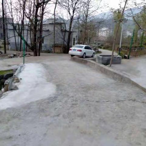 山阳县司法局高坝店司法所干部韩涛个人出资加宽桥面方便群众出行
