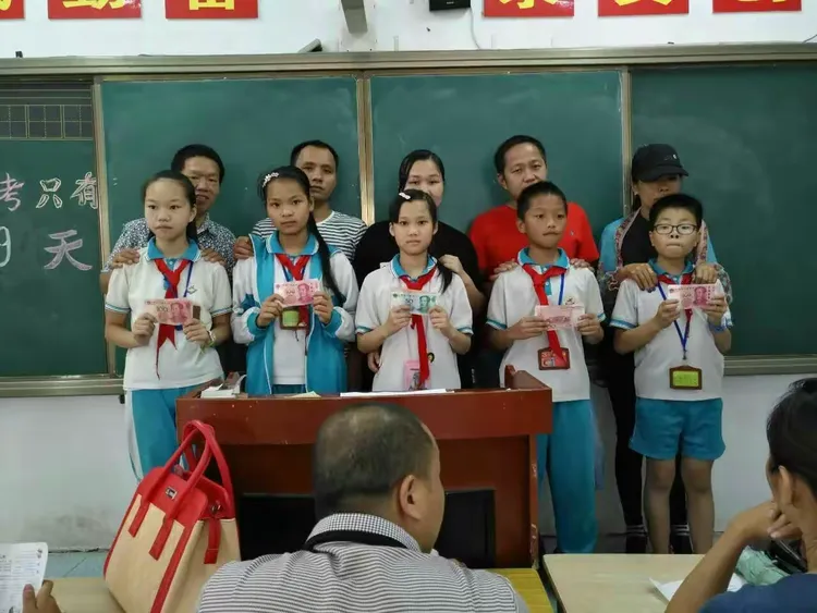 4月25日补哪天的班，2021年4月25日补星期几的班