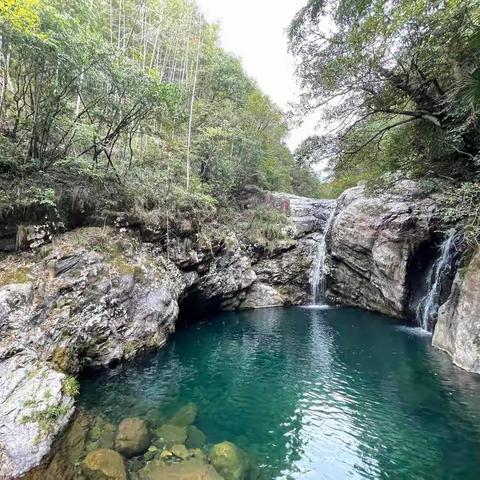 利剑飞瀑——黄山九龙瀑