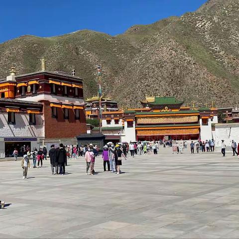 世界最大的藏传佛教学府