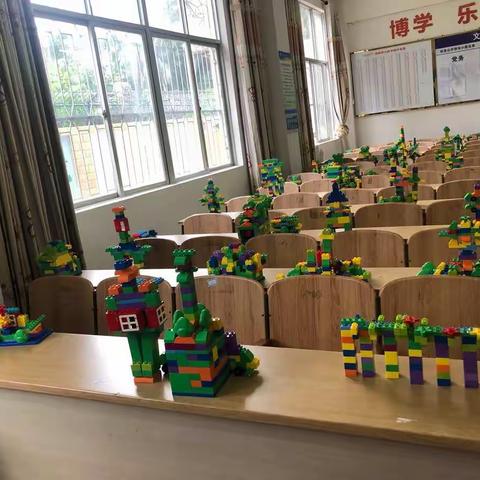 小积木 大智慧——记第二届科技节系列活动之一、二年级搭积木比赛