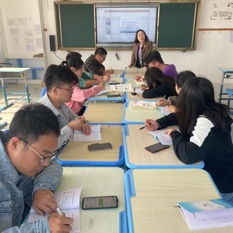 解读班主任工作智慧，破译班级成长密码——记升学段班主任培训会