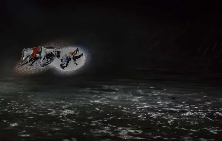 经历千难万险。