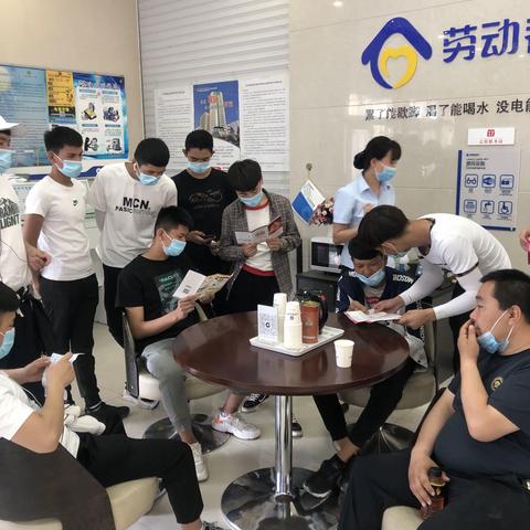 八一路支行劳动者港湾——把公众教育带向学校