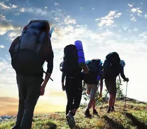 “跃越健身"户外登山活动