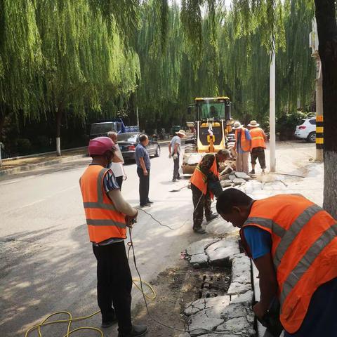 【平阴县住建局】拆除私设道路“斜坡 ”还路于民