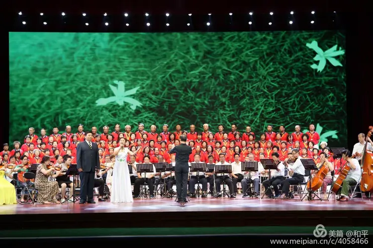 四十五团战友合唱团高歌“我的祖国”“北大荒之歌”