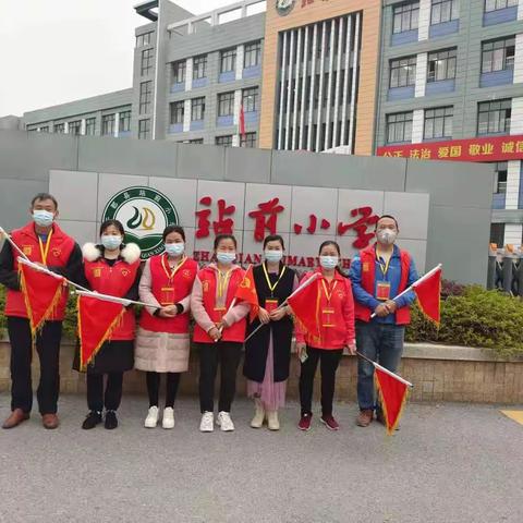 雨纷飞 爱飘扬 情满校园——于都县站前小学三(4)班“爱心护学” 纪实