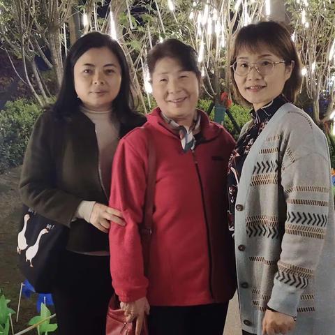 和女儿玩融汇澜湾