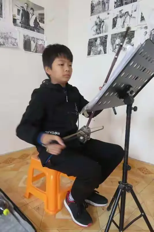 李仓枭10月7日来到胡祖光二胡培训学校