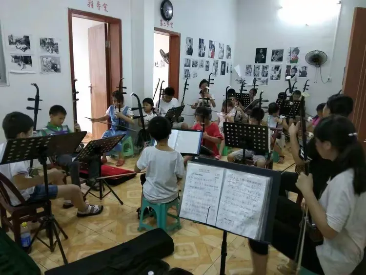 李仓枭10月7日来到胡祖光二胡培训学校