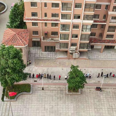 鄢陵县柏梁镇学府社区核酸检测有序进行