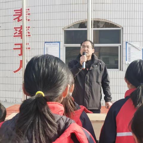 “表扬催奋进 榜样促前行”—屯里联校桑峨小学表彰大会