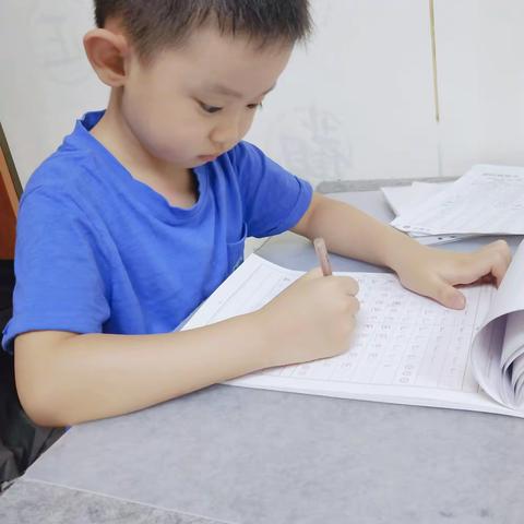 用奋斗书写时光，用时光记录成长