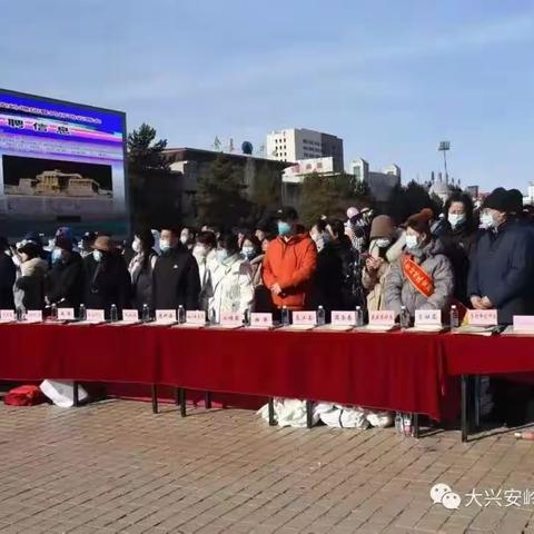 【工作动态】工会搭桥服务就业---地区总工会联合有关部门举办招聘会