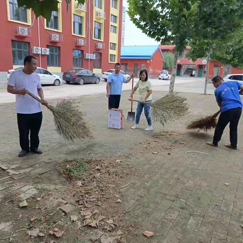 大河道乡总校部开学前各学校及幼儿园大扫除。