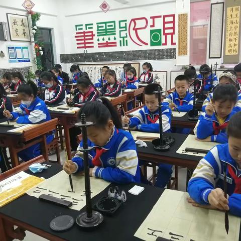 陶冶性情立品格，笔歌墨舞写春秋 ——九小墨韵书法社团