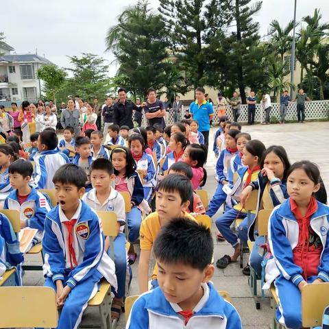 台亚小学中考表彰会暨本学期家长会