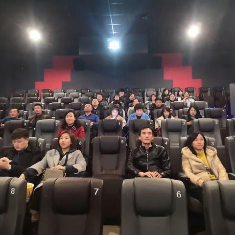 不忘初心、牢记使命—社会组织综合党委组织观看影片《我和我的祖国》活动