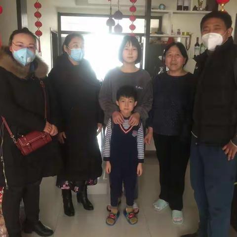 涞源县燕赵小学慰问援助湖北医护人员李旭娟家庭